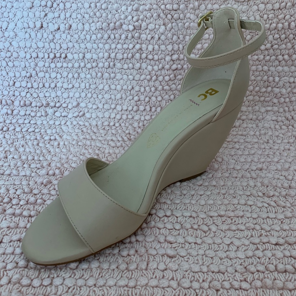 BC born in California wedges/sandals